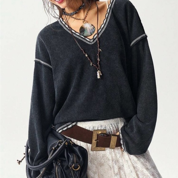 Bohemia | Oversized Long Sleeve V-Neck - Picture 6 of 9